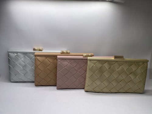 Envelope clutches